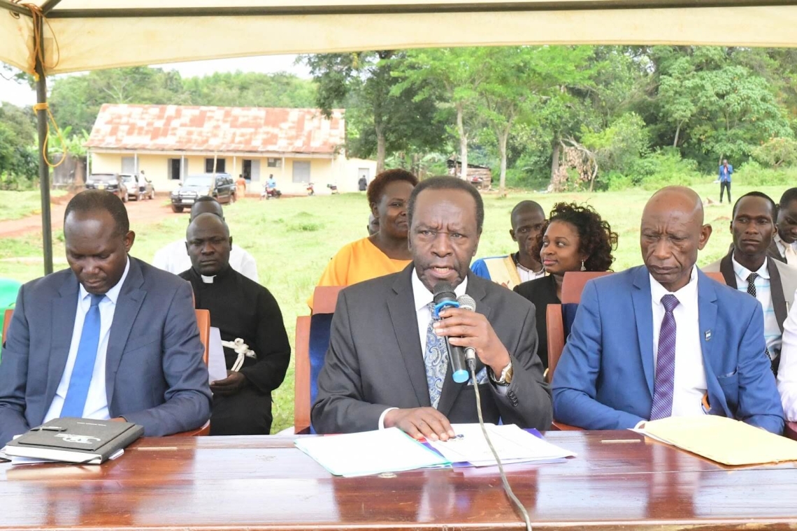 Owek. Patrick Luwaga Mugumbule nga asomesa abakulembeze mu Ssaza Buvuma Owek. Patrick Luwaga Mugumbule nga asomesa abakulembeze mu Ssaza Buvuma